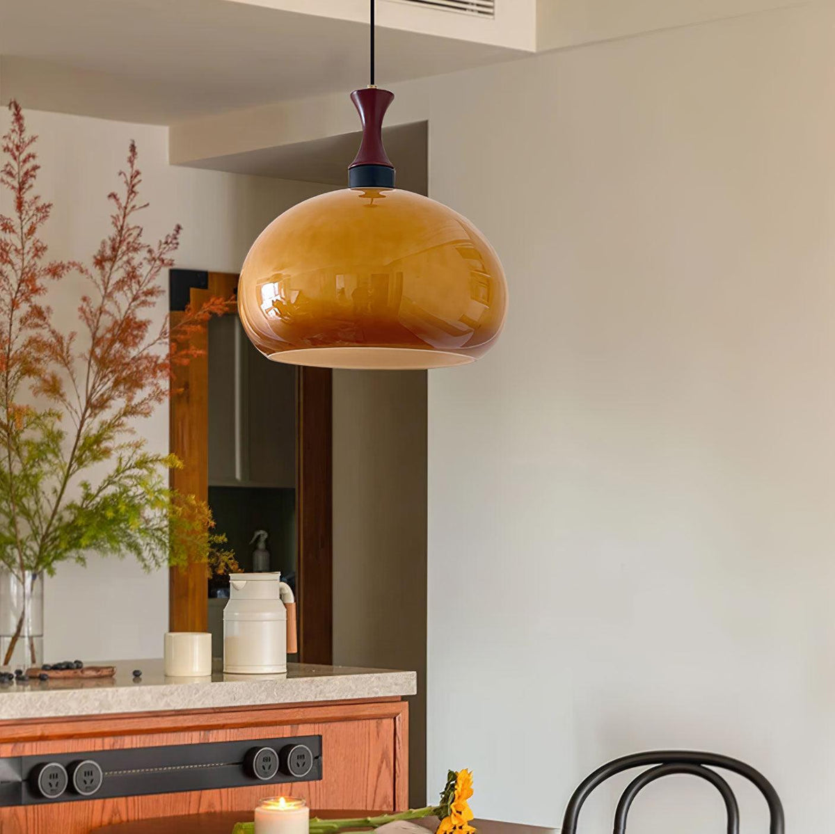 Gyls moderne minimalistiske pendellampe i træ og glas