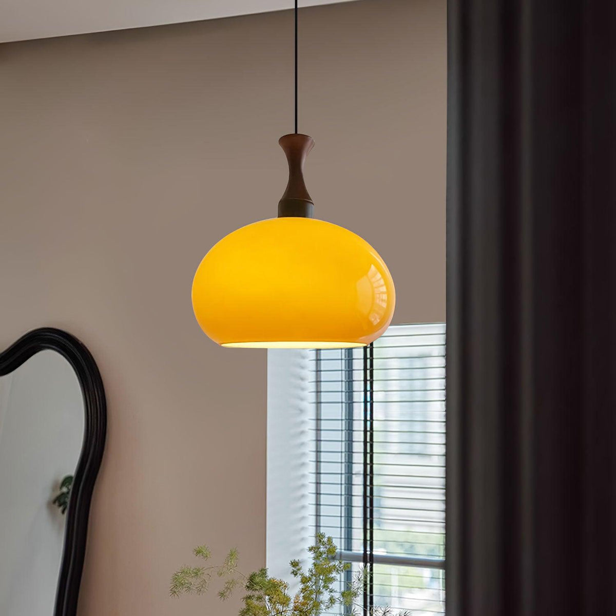Gyls moderne minimalistiske pendellampe i træ og glas