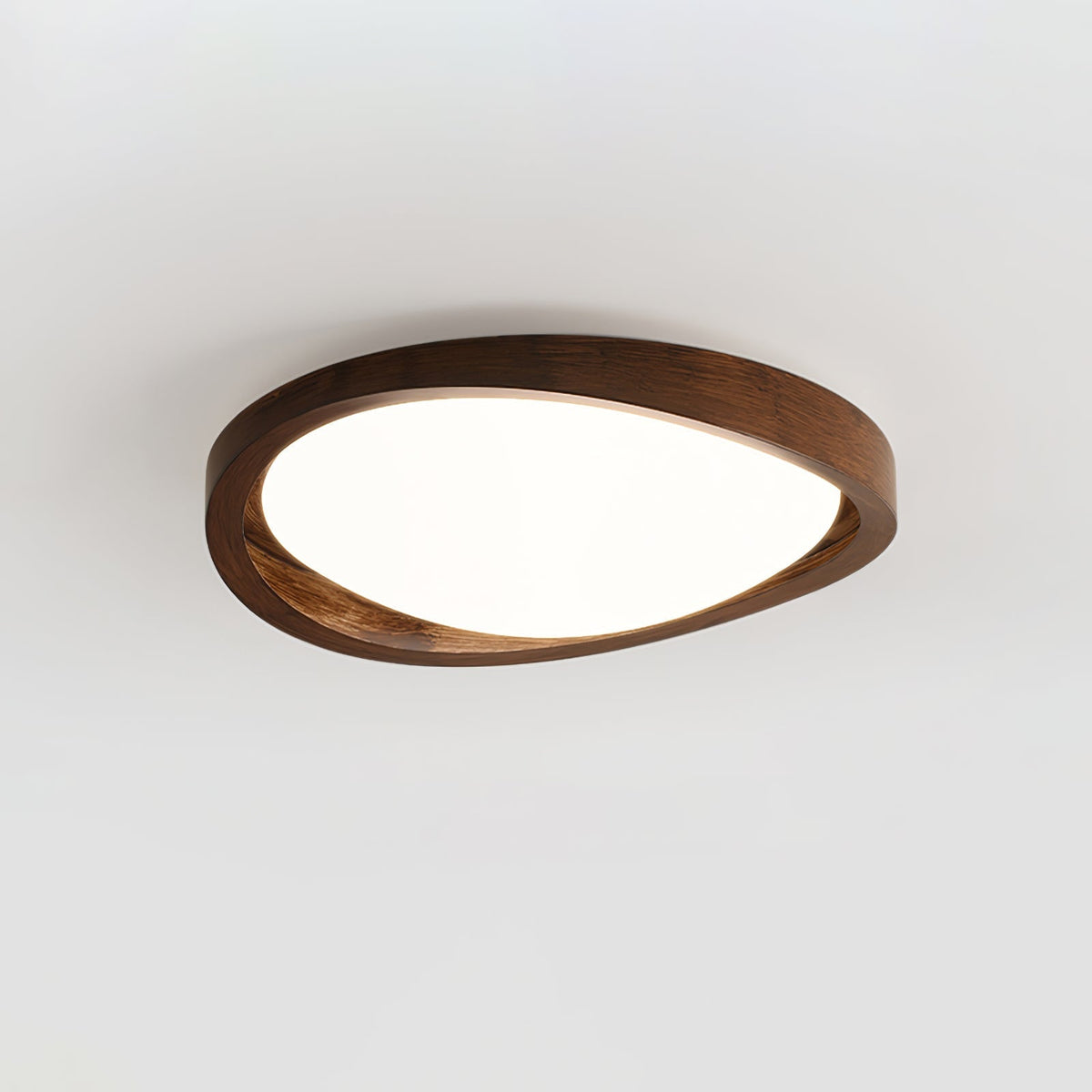 Candeeiro de teto Nalem em nogueira, oval, com rebordo curvo, nórdico