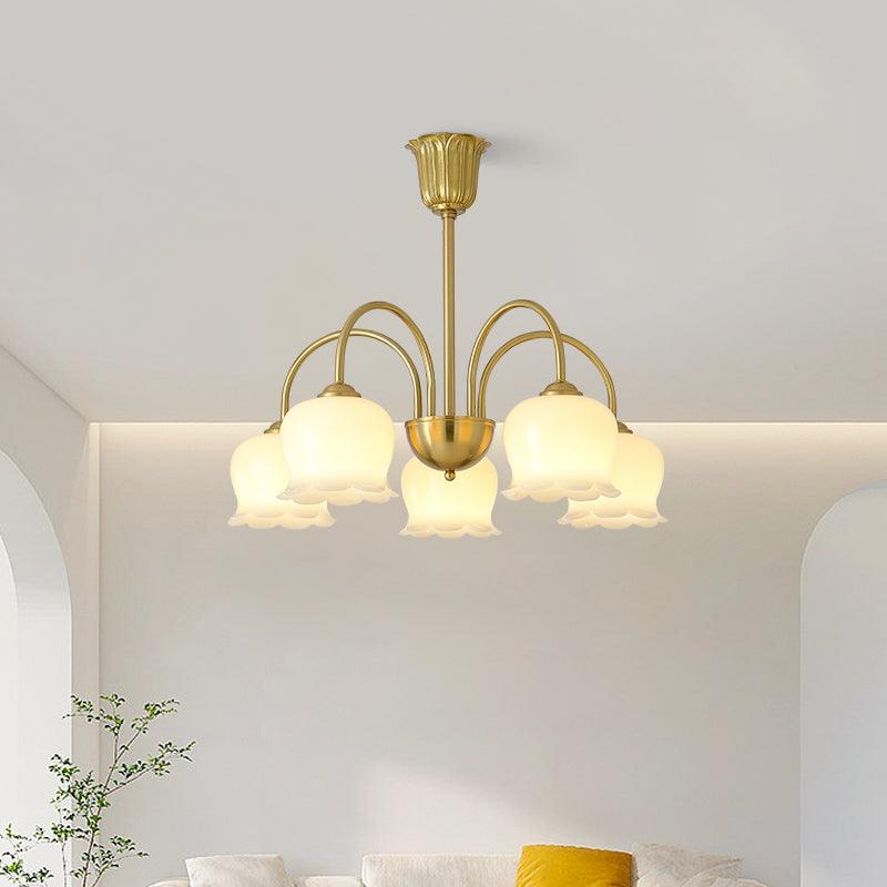 Candeeiro Solenora em latão, elegante, com braços curvos