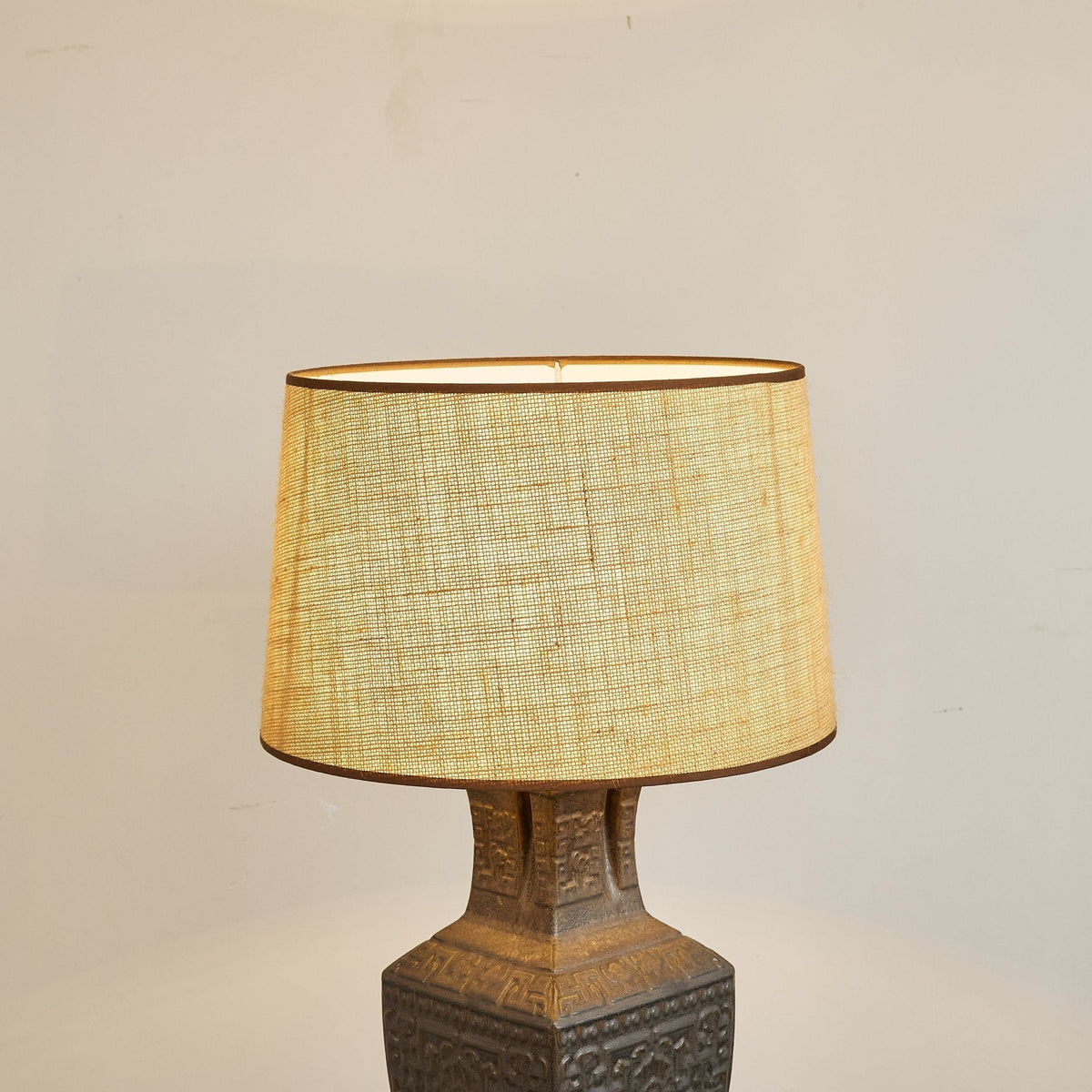 Echo vintage-bordlampe i stof