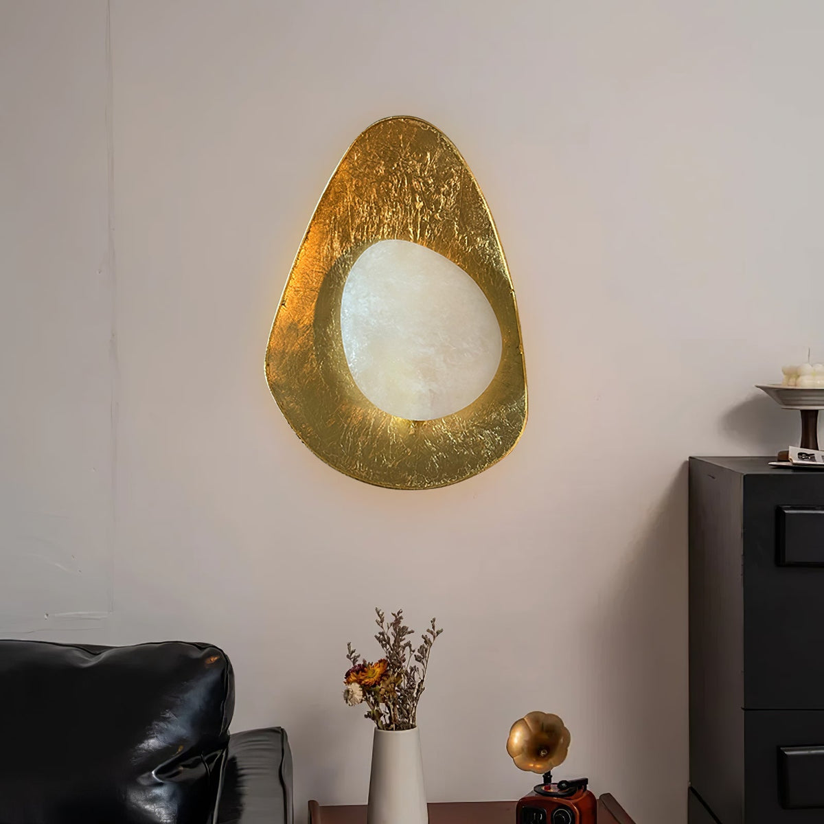 Tenbryn Organic Gilded Pebble Alabaster-vägglampa