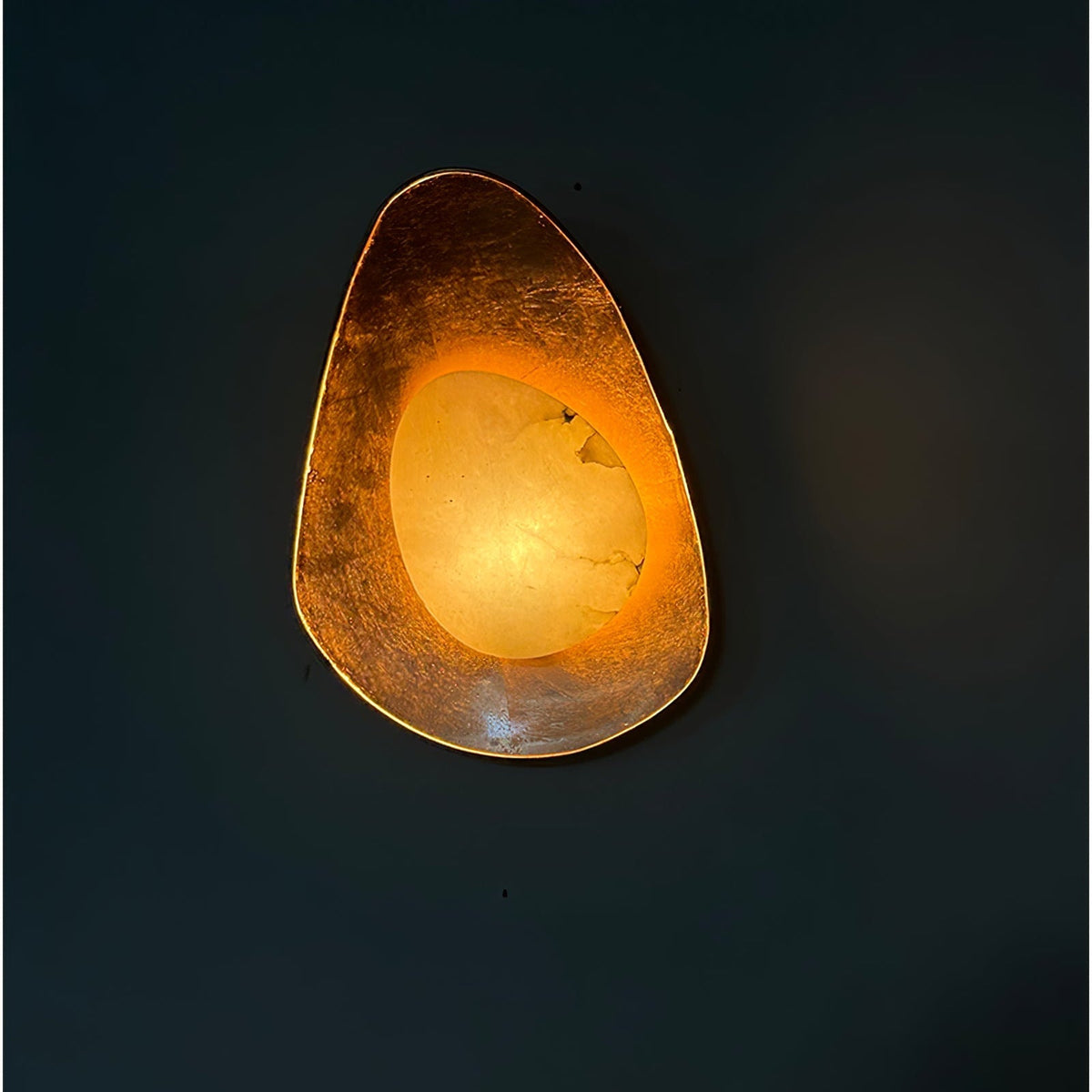 Tenbryn Organic Gilded Pebble Alabaster-vägglampa