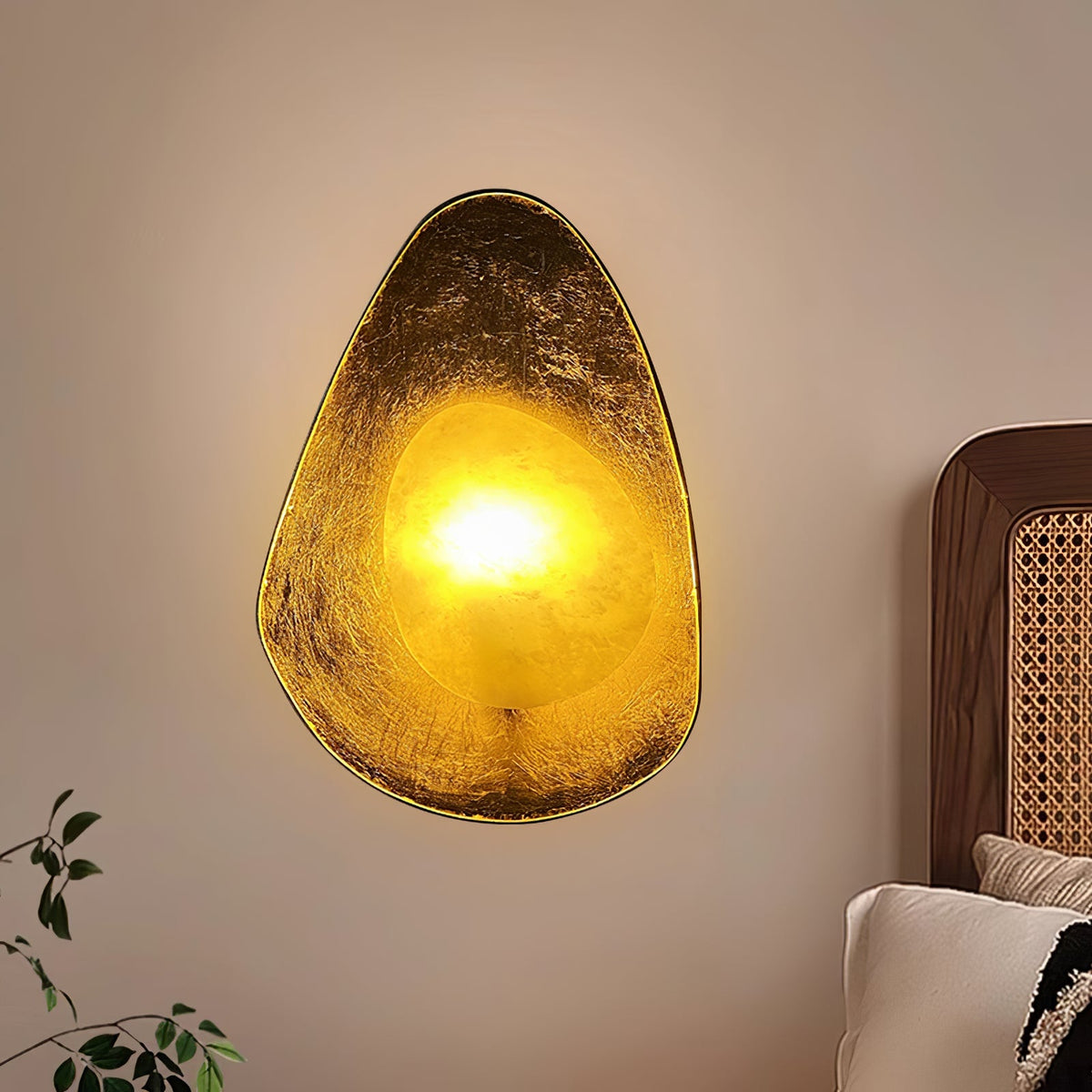 Tenbryn Organic Gilded Pebble Alabaster-vägglampa