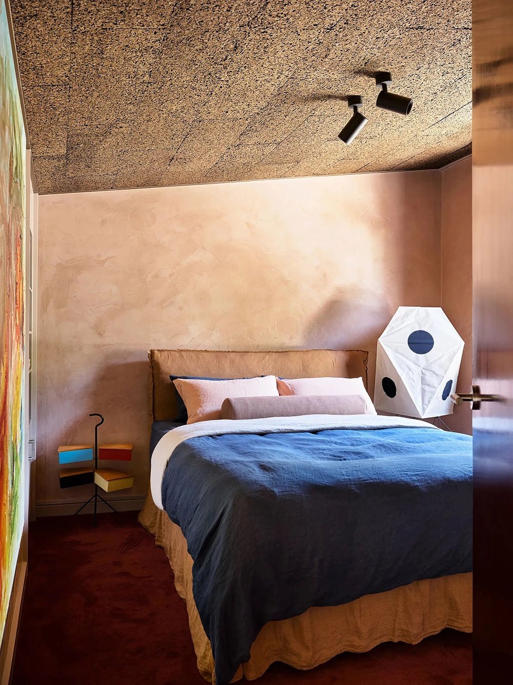 Sath listrænn gólflampi úr textíl