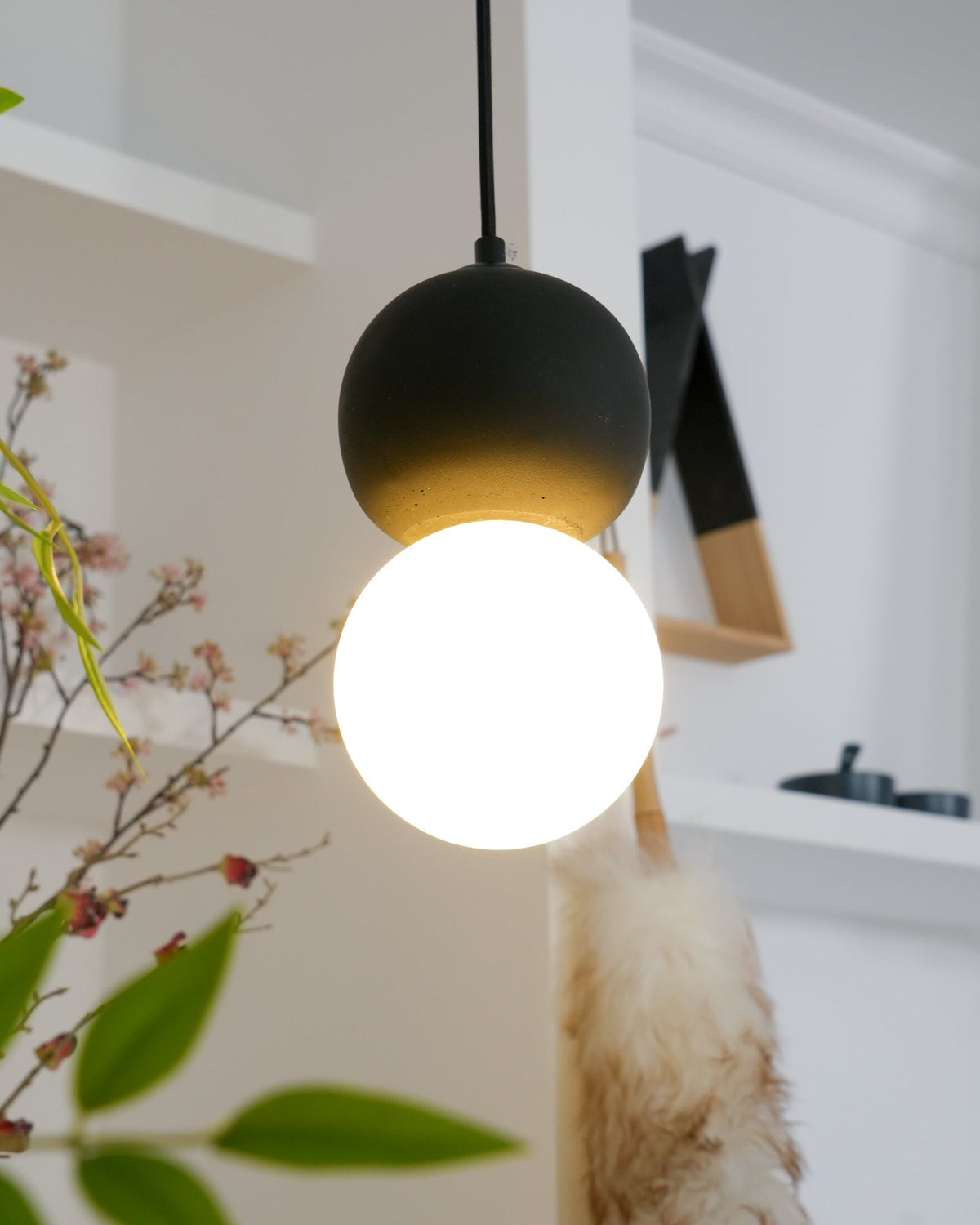 Joss minimalistisk pendellampe i cement