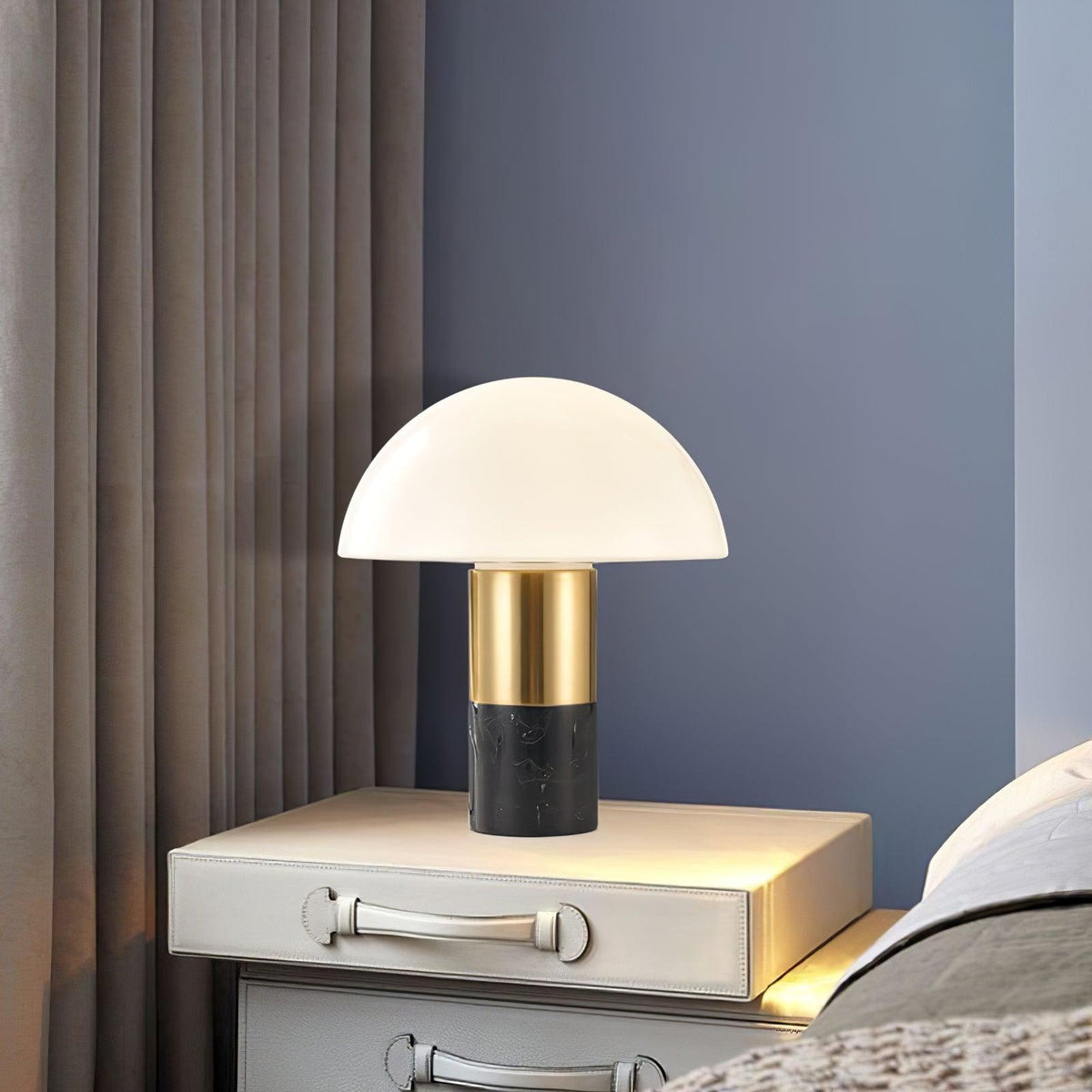 Wathen konstnärlig bordslampa i marmor
