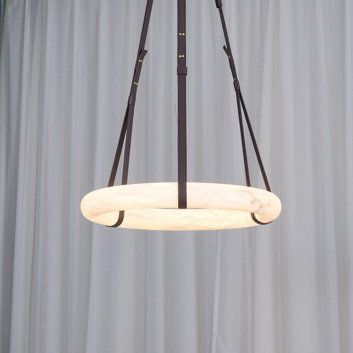 Oslo pendellampa alabasterring remmar skandinavisk