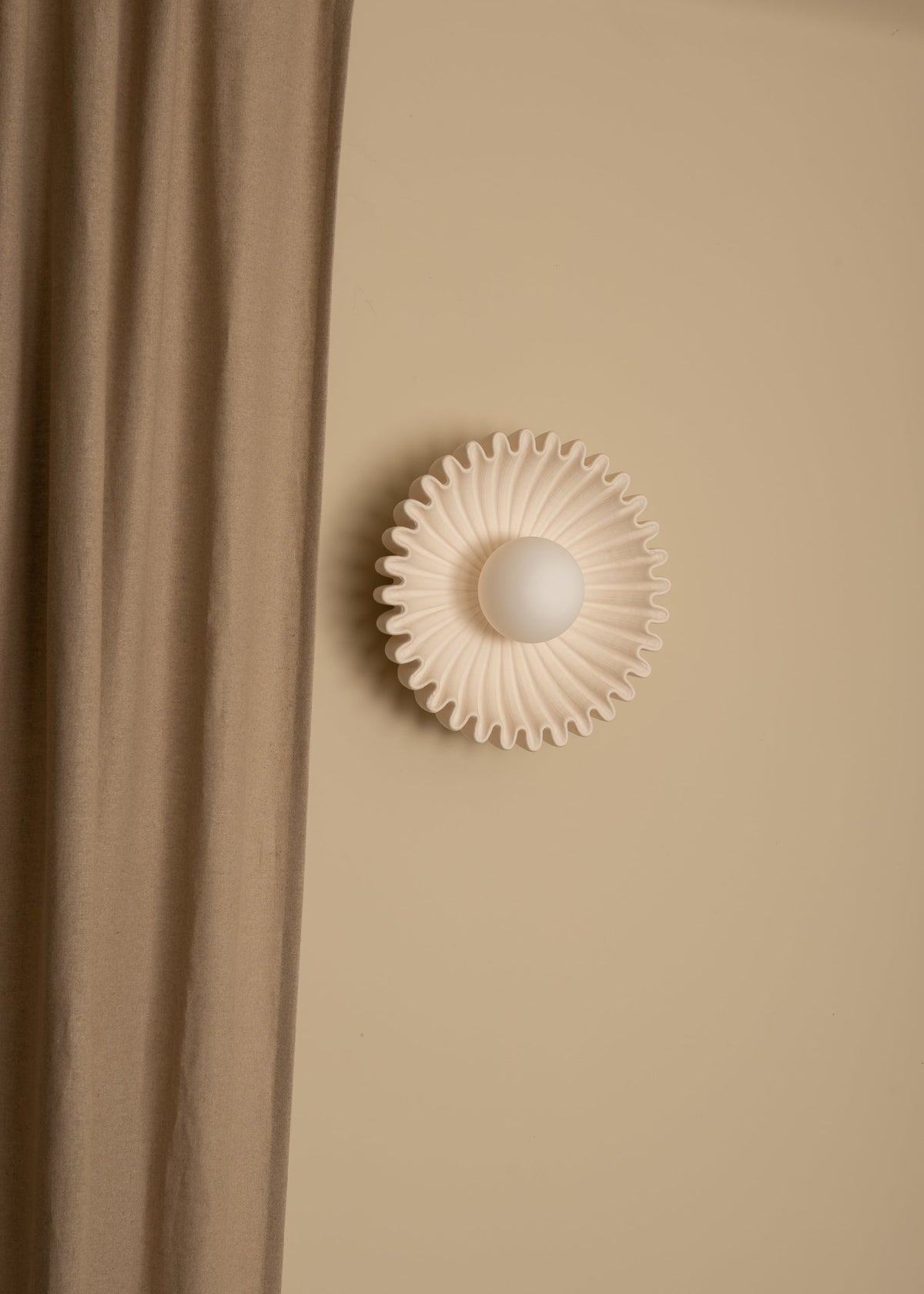Viraisaya vägglampa