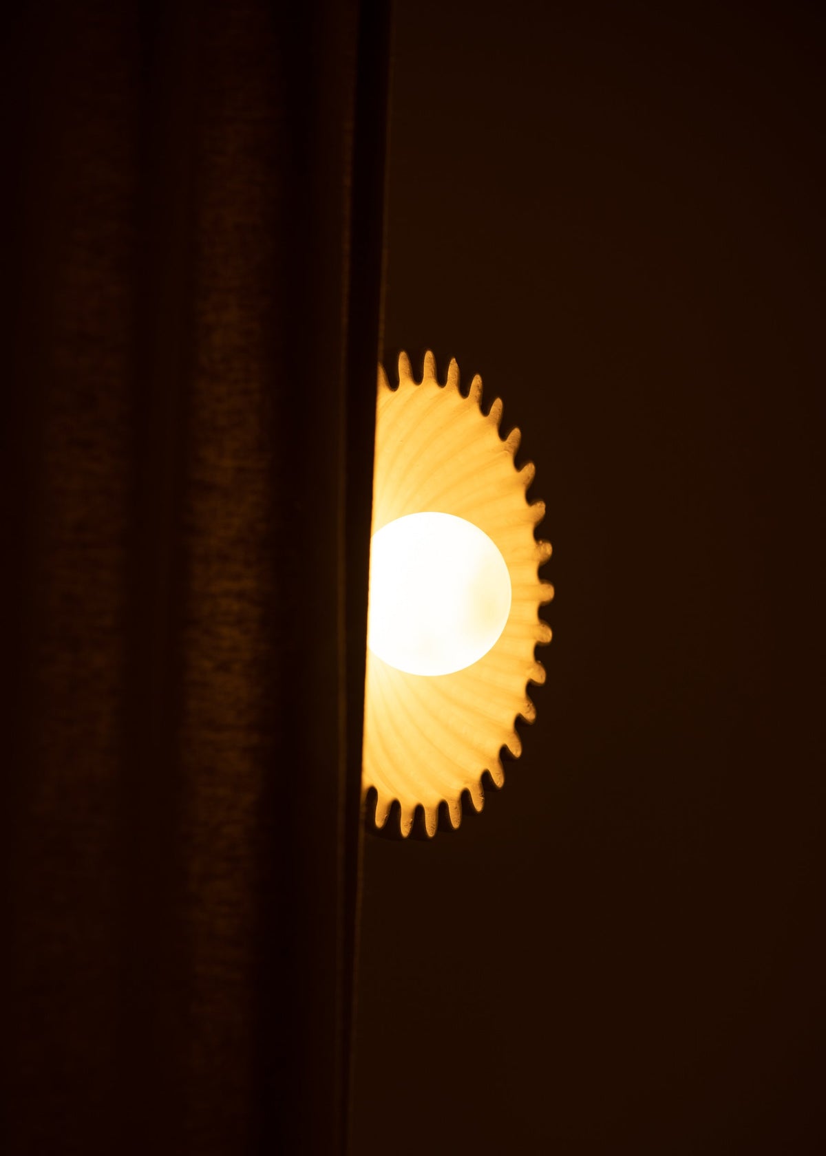 Viraisaya vägglampa