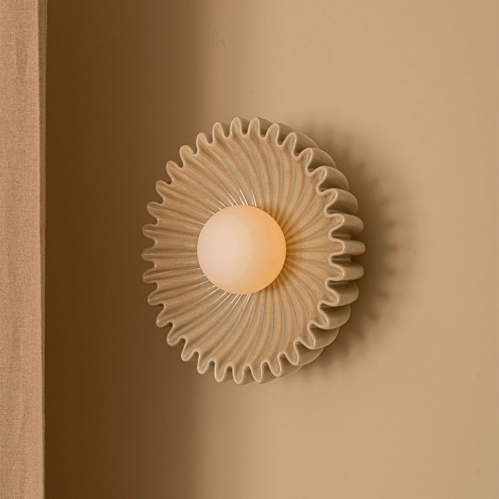 Viraisaya vägglampa