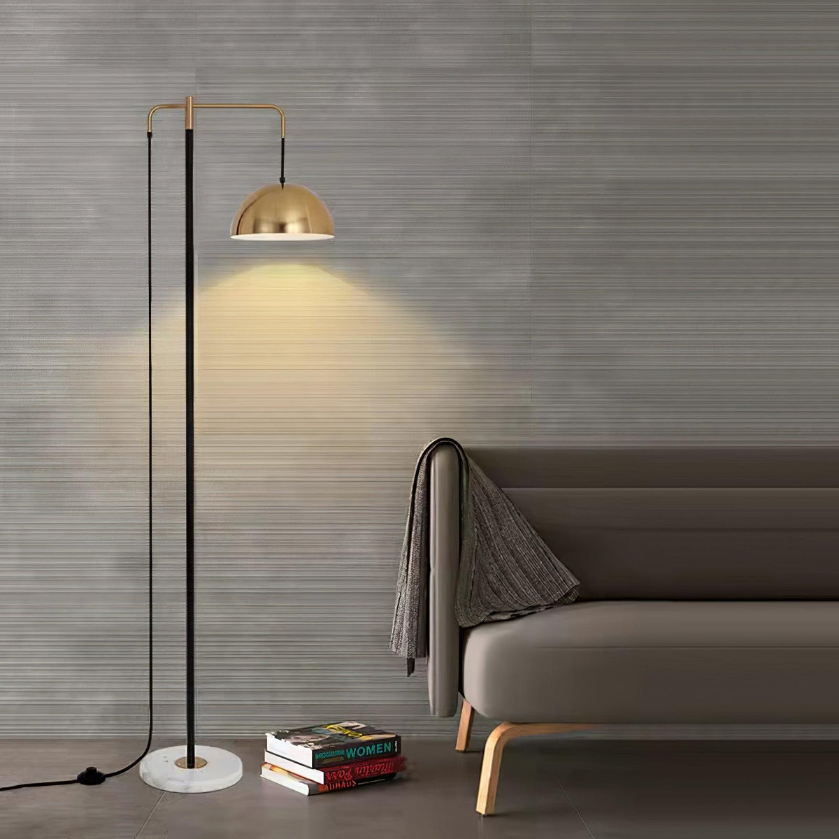 Lumirette golvlampa med mässingsbåge