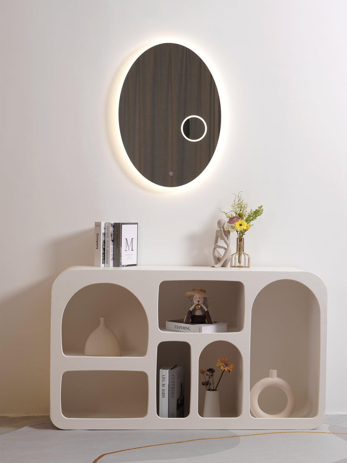 Ovariel oval vägglampa med plastspegel