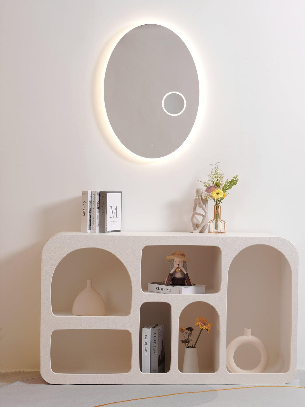 Ovariel oval vägglampa med plastspegel