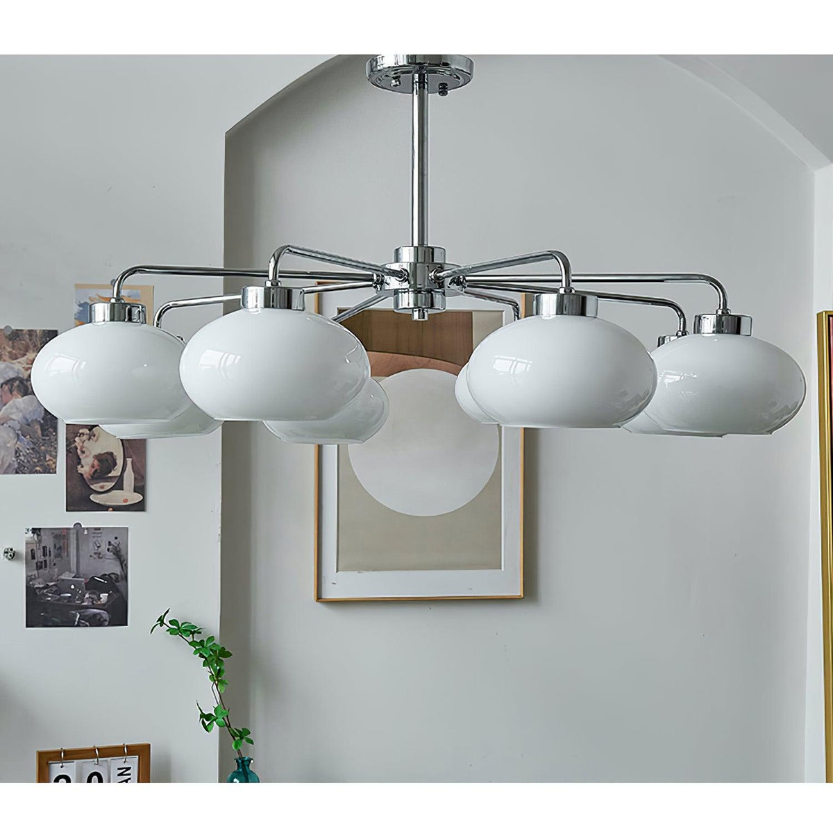 Liorenira lysekrone i glas og krom med geometrisk retrodesign
