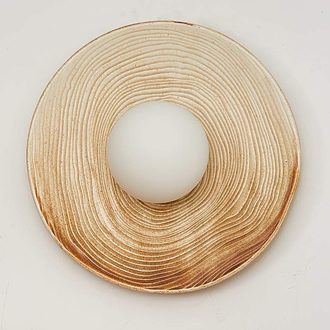 Cerarielle vägglampa i nordisk konststil med keramisk lampskärm