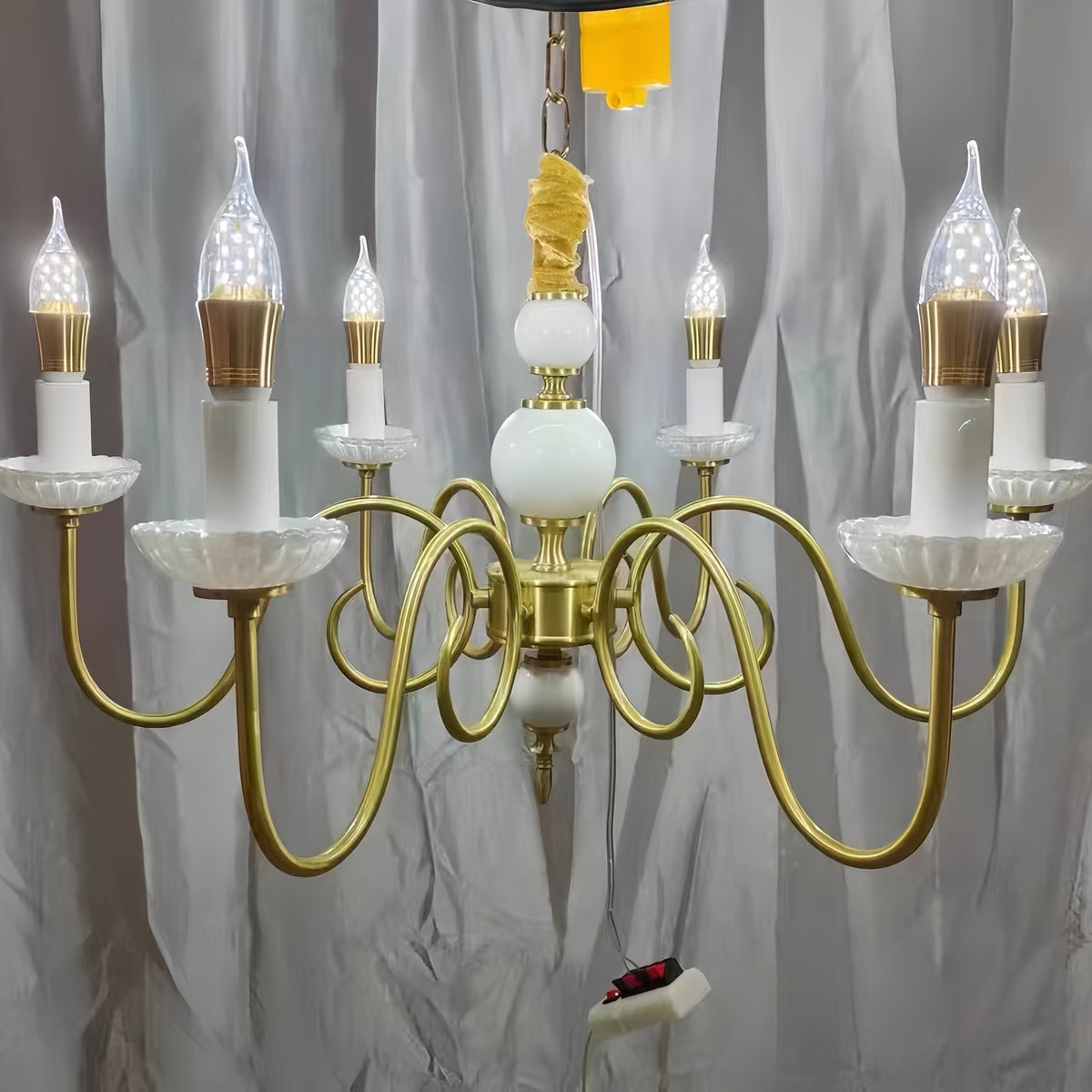 Silva vintage-LED-kynttiläkattokruunu, keraaminen, makuuhuone