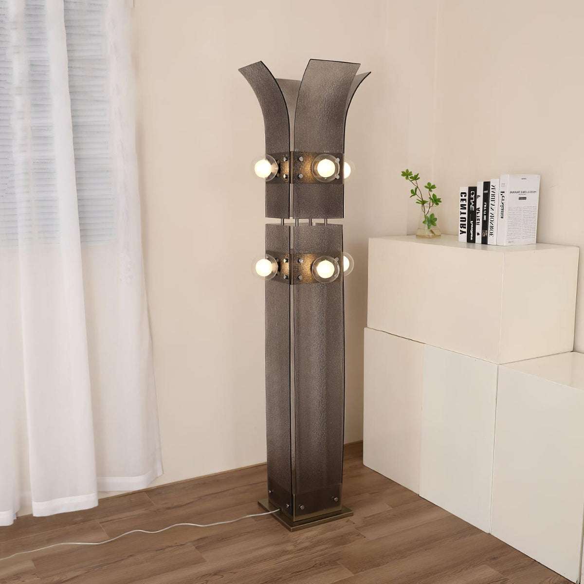 Niranaine akrýlgólflampi í art déco-stíl