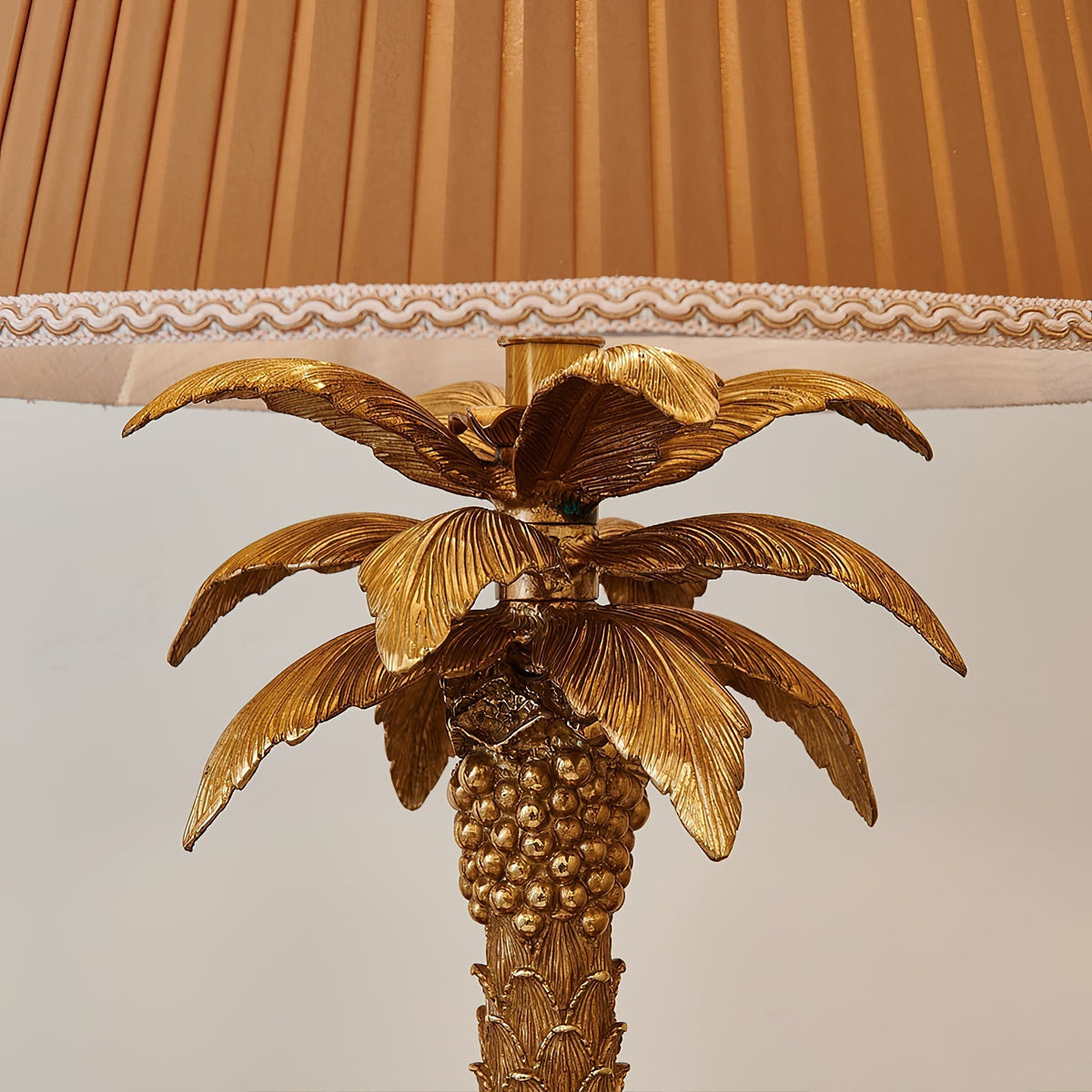Bordlampe med palmetræ