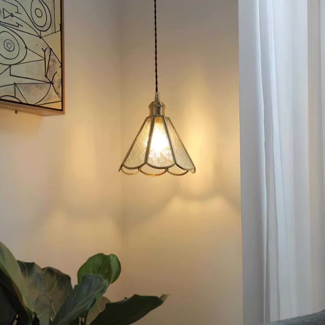 Candeeiro pendente elegante de latão e vidro Arvane