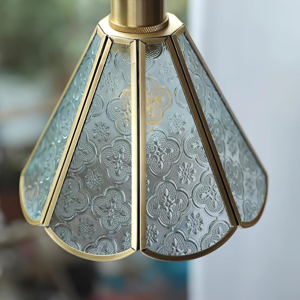 Candeeiro pendente elegante de latão e vidro Arvane