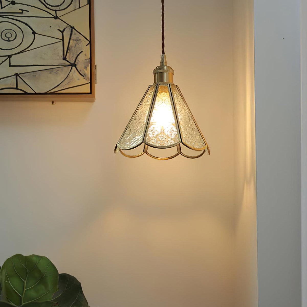 Candeeiro pendente elegante de latão e vidro Arvane