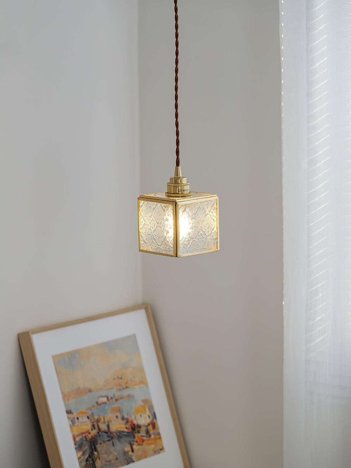 Candeeiro pendente elegante de latão e vidro Arvane