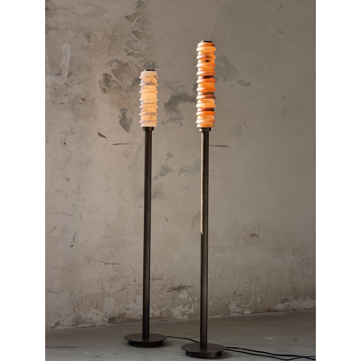 Eiroiella-gulvlampe i alabast