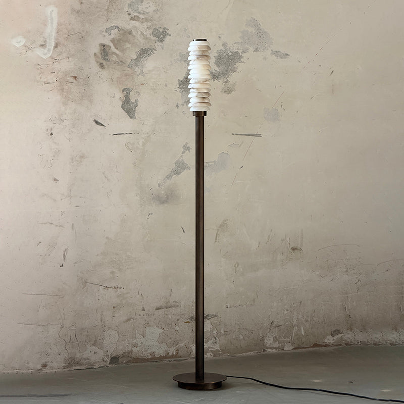 Eiroiella-gulvlampe i alabast