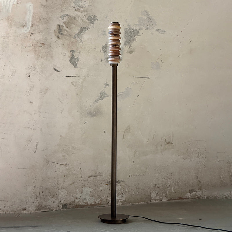 Eiroiella-gulvlampe i alabast
