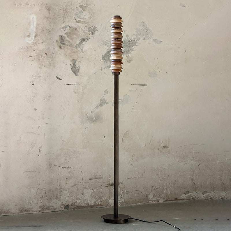 Eiroiella-gulvlampe i alabast