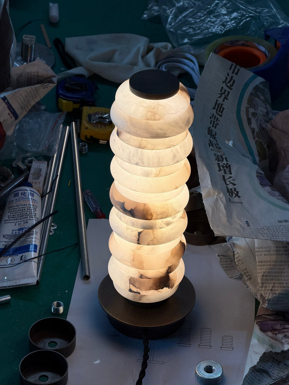 Albuira bordslampa i alabaster
