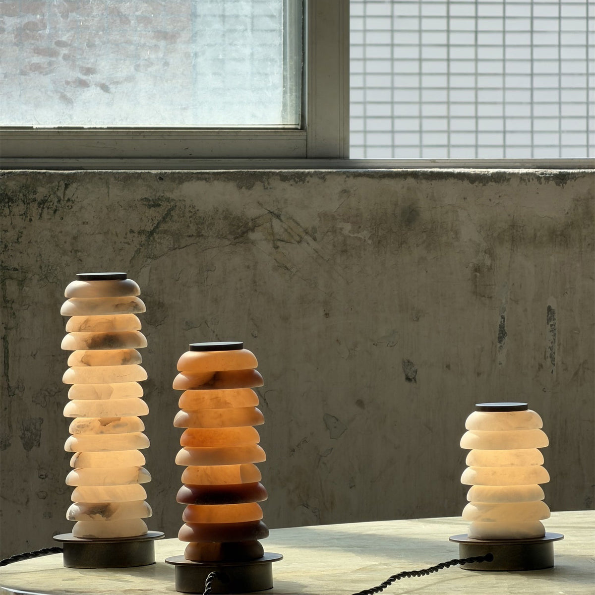 Albuira bordslampa i alabaster