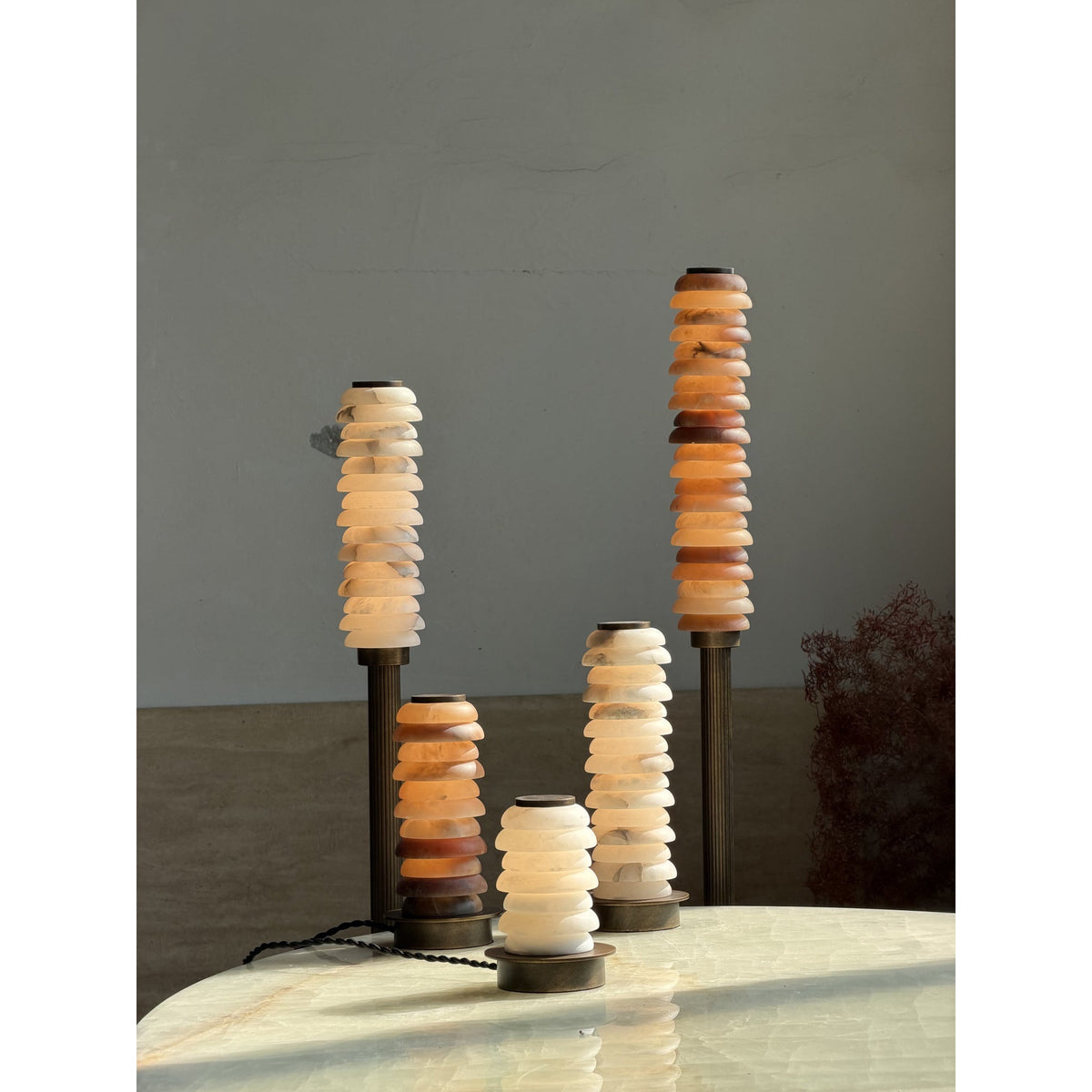 Albuira bordslampa i alabaster