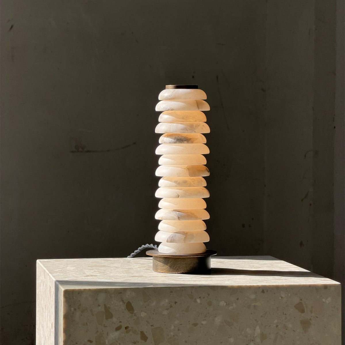 Albuira bordslampa i alabaster