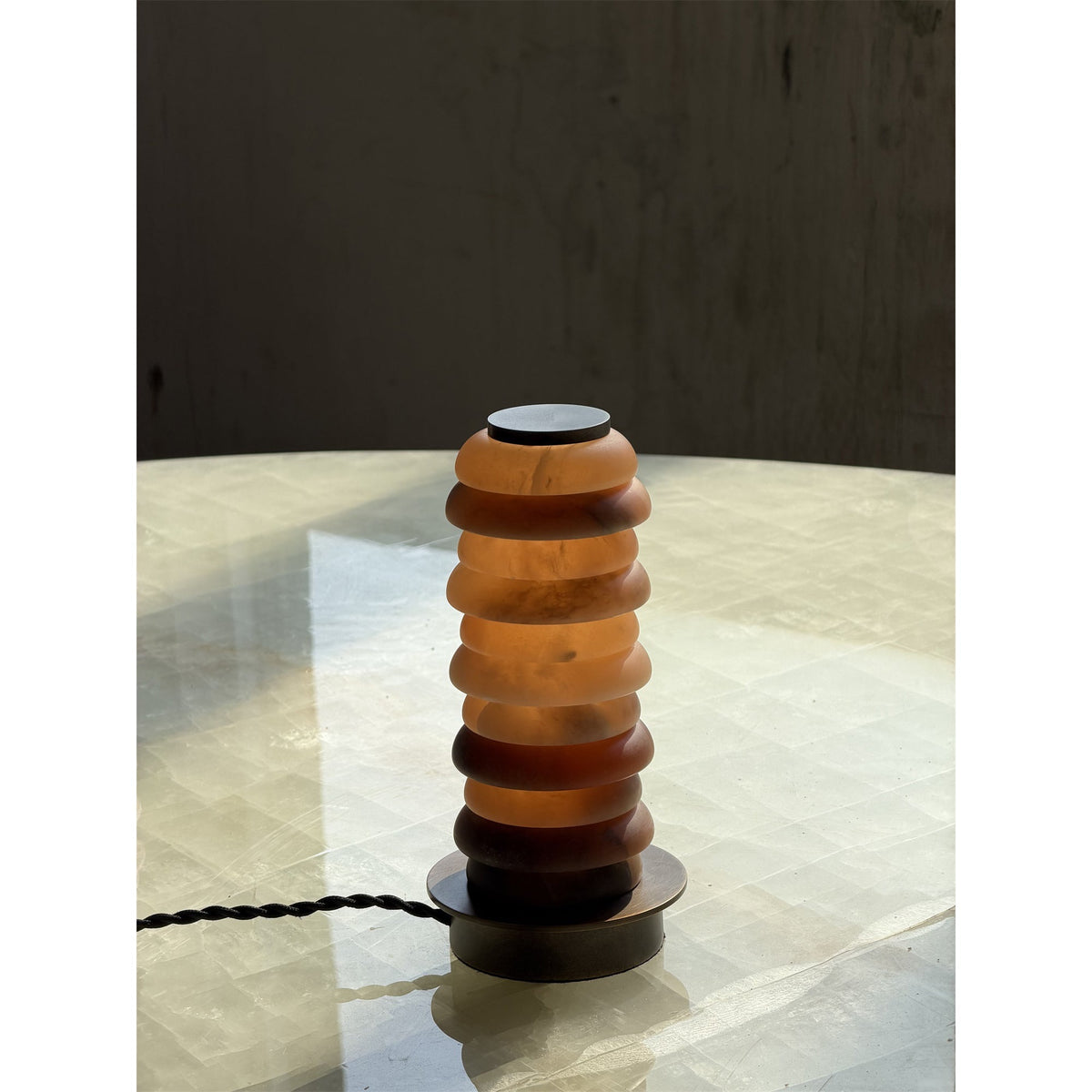 Albuira bordslampa i alabaster