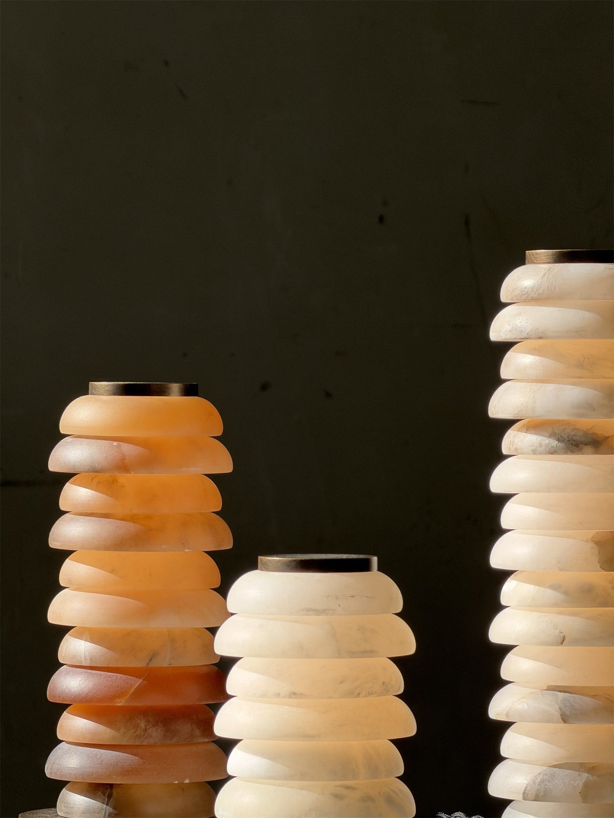 Albuira bordslampa i alabaster