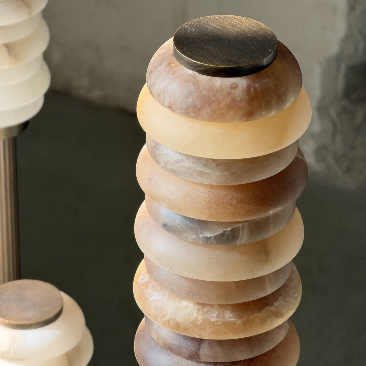 Albuira bordslampa i alabaster