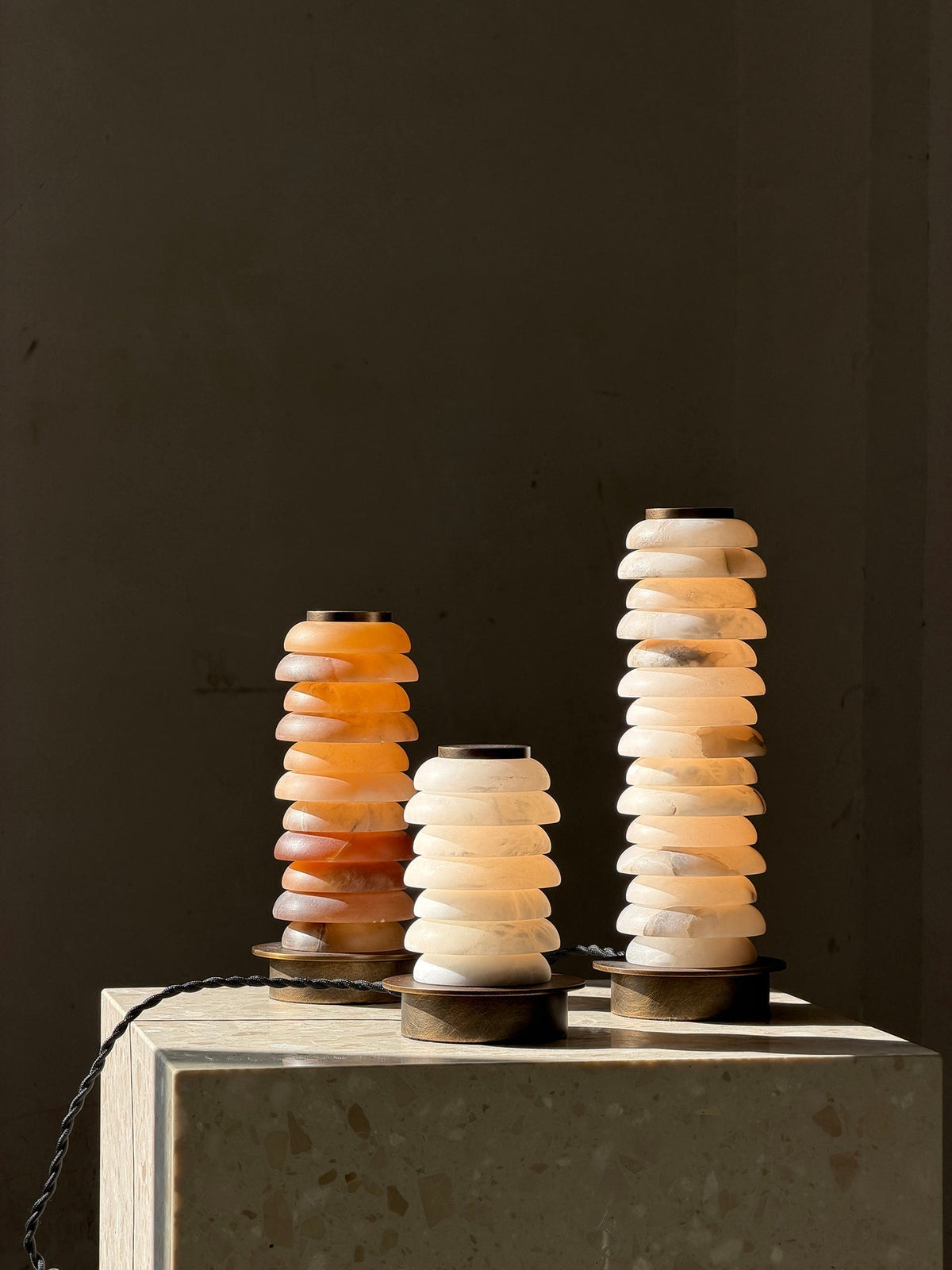 Albuira bordslampa i alabaster