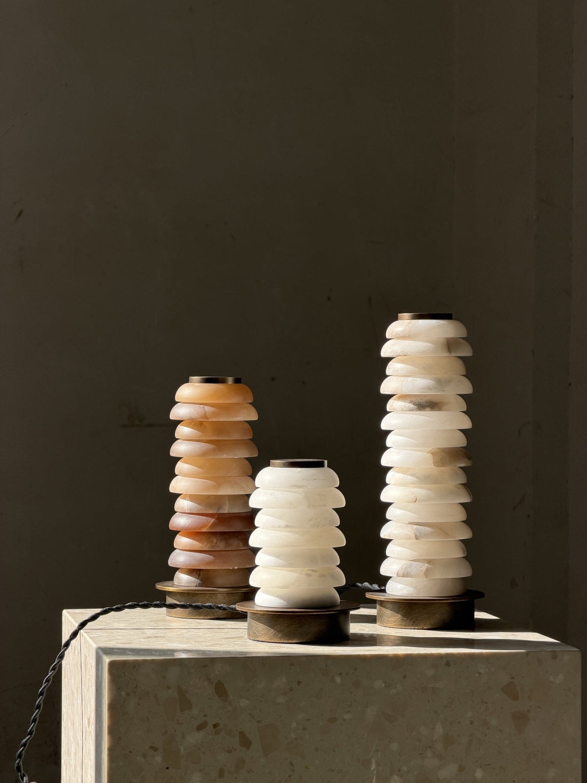 Albuira bordslampa i alabaster