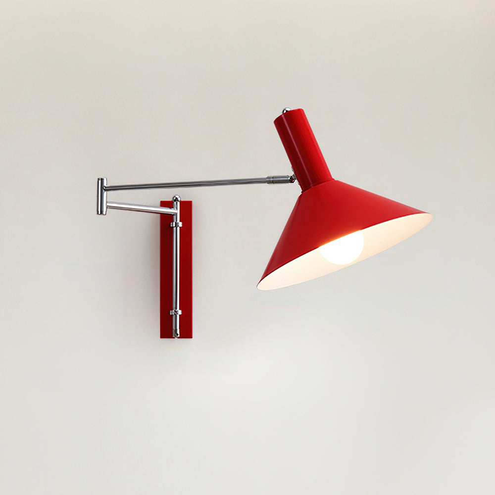 Peak vägglampa med justerbar arm och röd läslampa