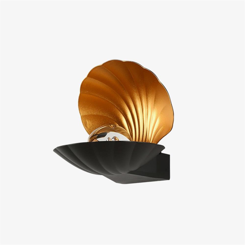 Candeeiro de parede Lumieria em forma de concha pérola