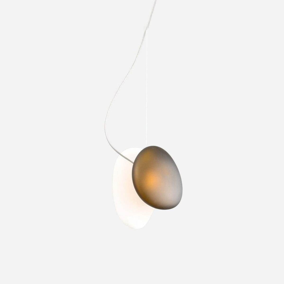 Mervan pendellampe i matteret glas
