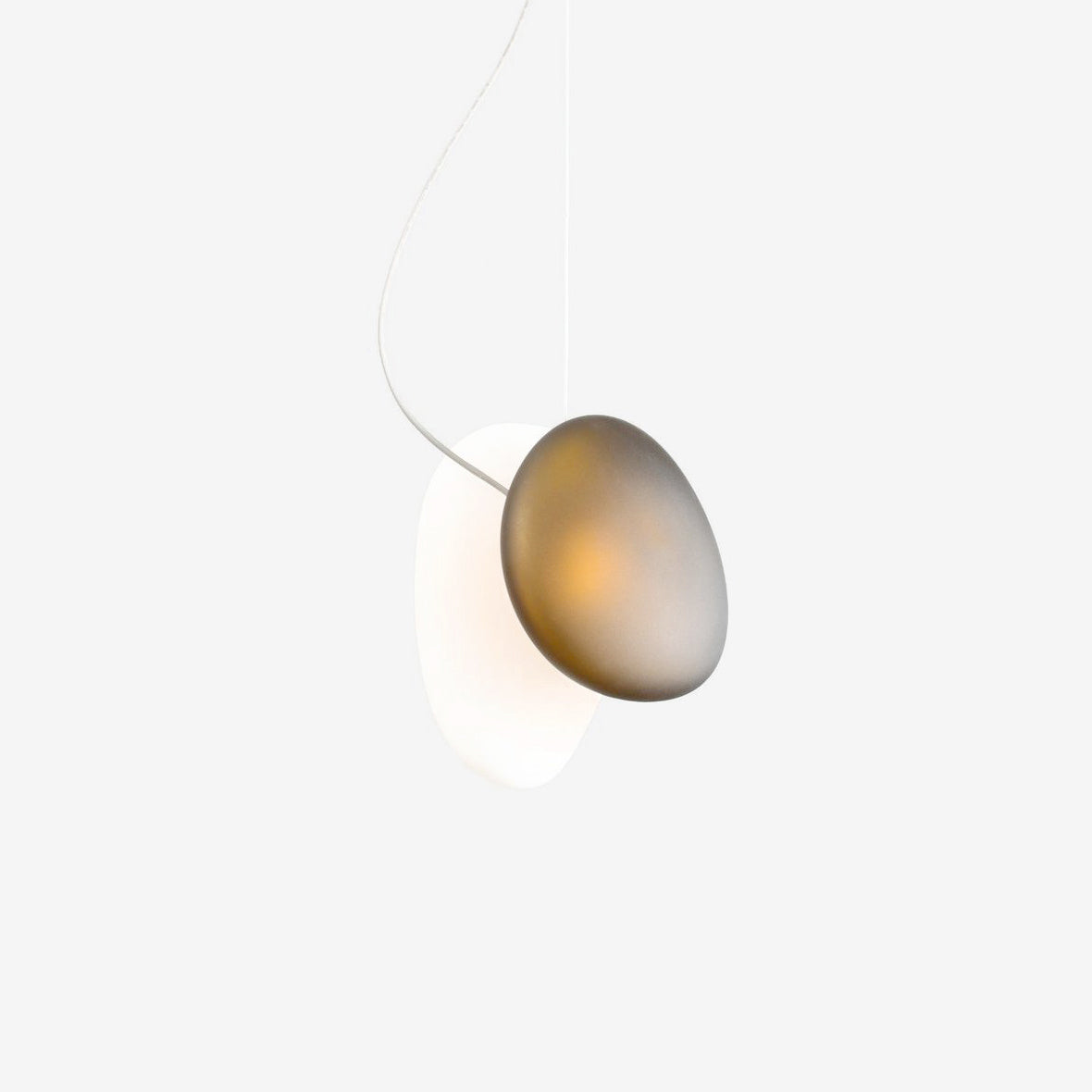 Mervan pendellampe i matteret glas