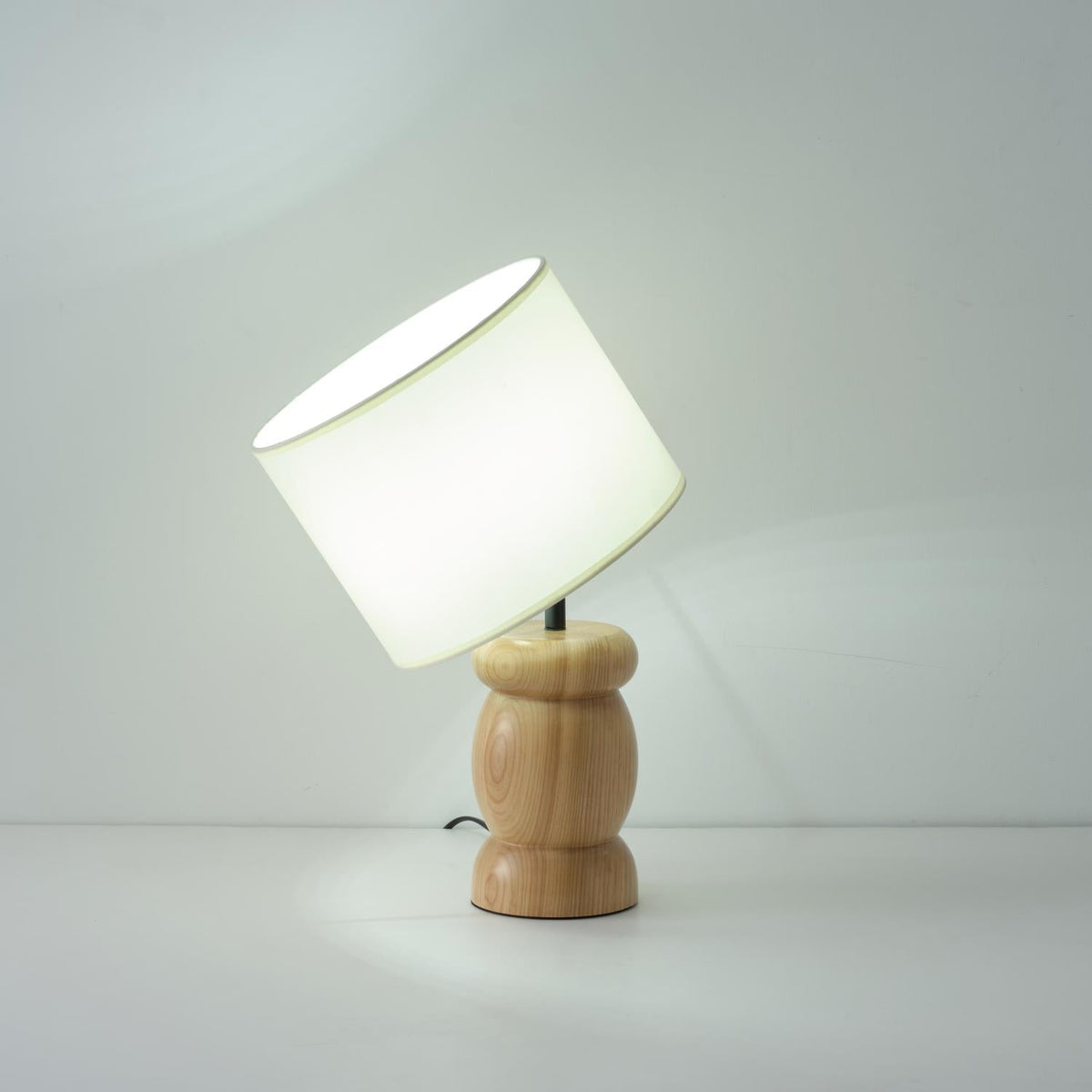 Beadon-træbordlampe