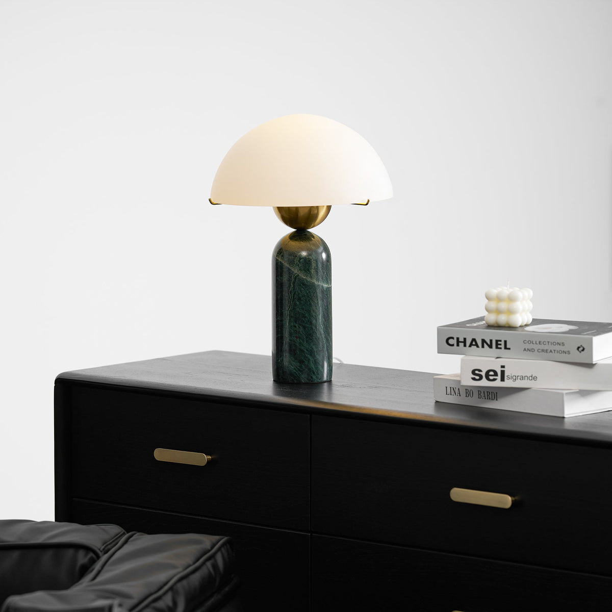 Tirixon bordslampa i alabaster