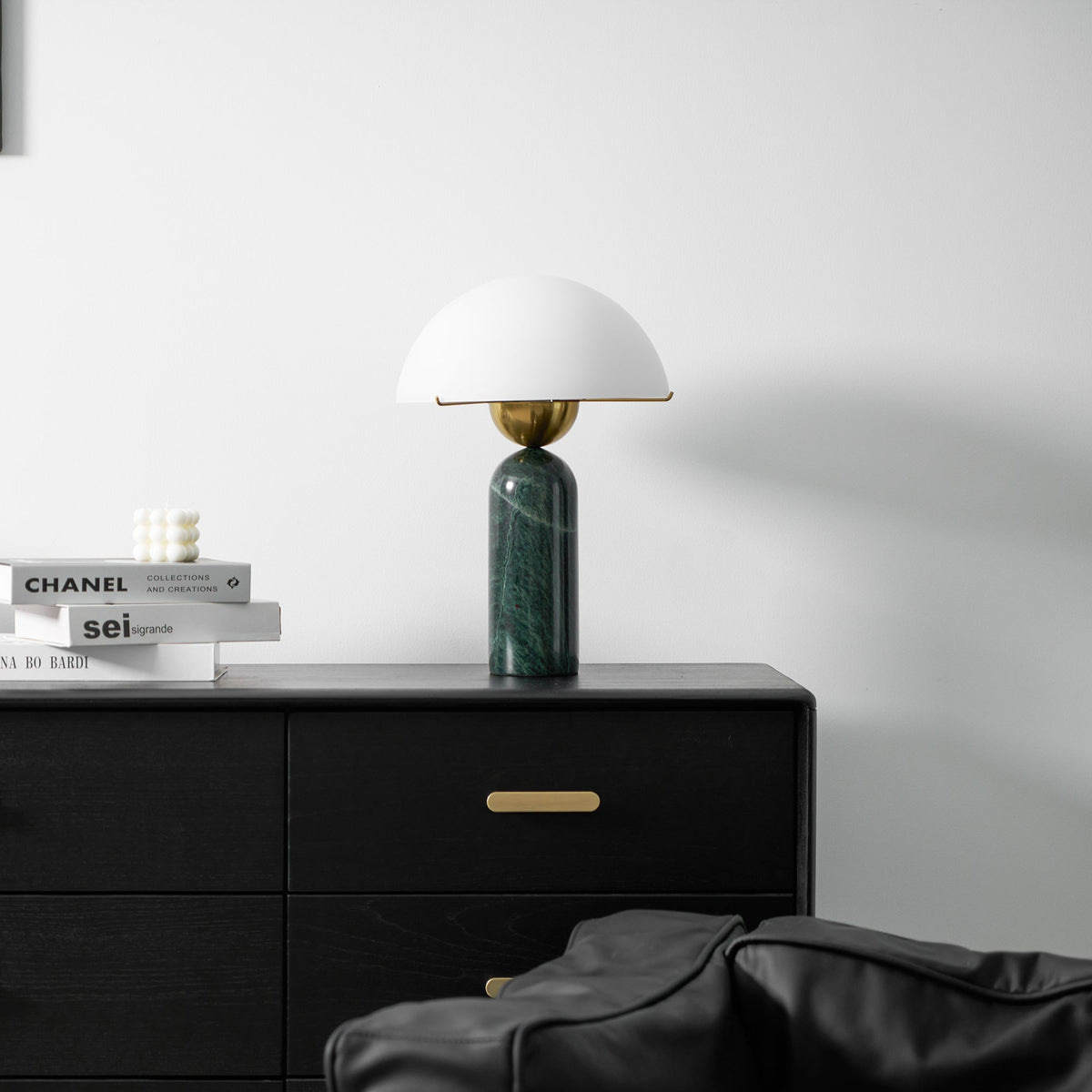 Tirixon bordslampa i alabaster