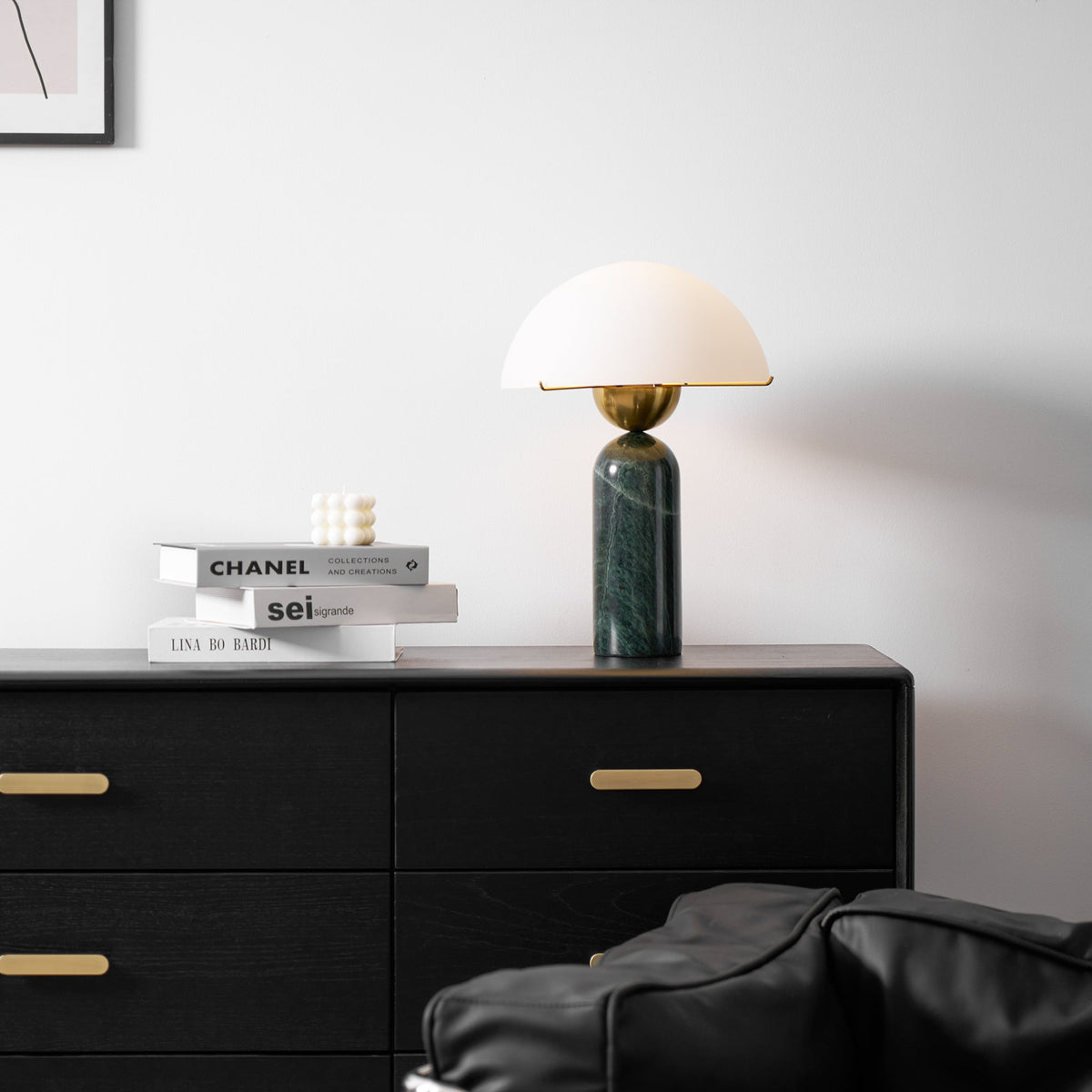 Tirixon bordslampa i alabaster