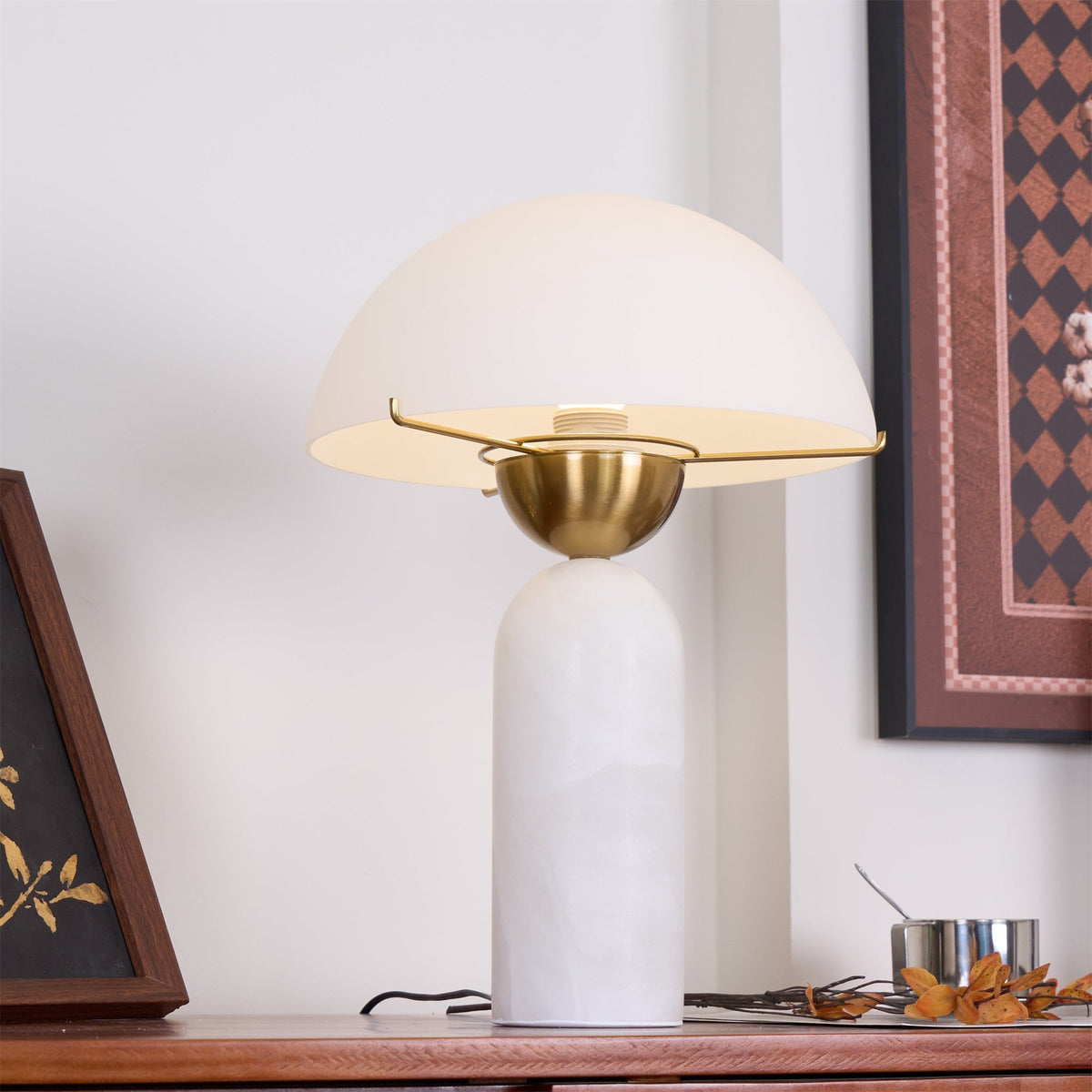 Tirixon bordslampa i alabaster