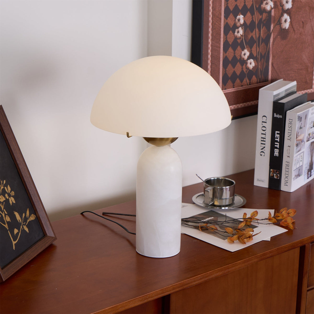 Tirixon bordslampa i alabaster